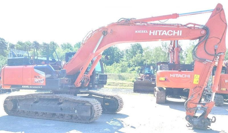 Hitachi ZX 300 LCN-7 - Lánctalpas kotró: 3 kép. Hitachi ZX 300 LCN-7 - Lánctalpas kotró: 3 kép.