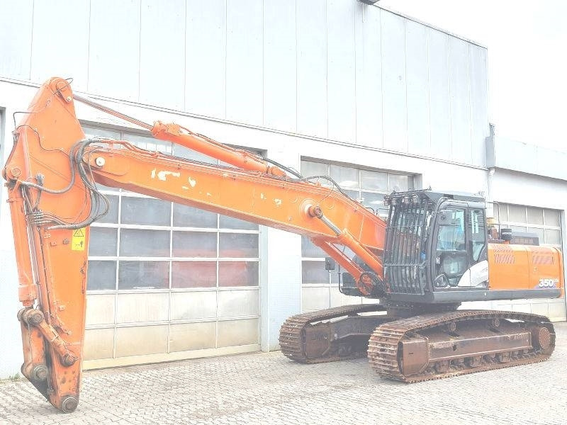 Hitachi ZX 350 LCN-6 - Lánctalpas kotró: 2 kép. Hitachi ZX 350 LCN-6 - Lánctalpas kotró: 2 kép.