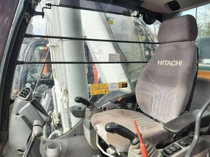 Bontó kotrógép Hitachi ZX 470 LC H-5 + Demarec DRS-90: 12 kép.