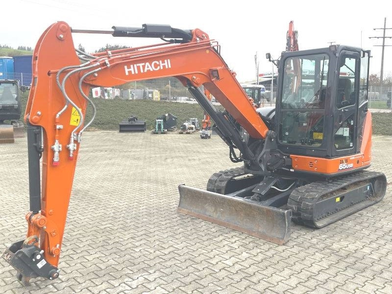 Hitachi ZX 65 USB-6 - Minikotró: 2 kép. Hitachi ZX 65 USB-6 - Minikotró: 2 kép.