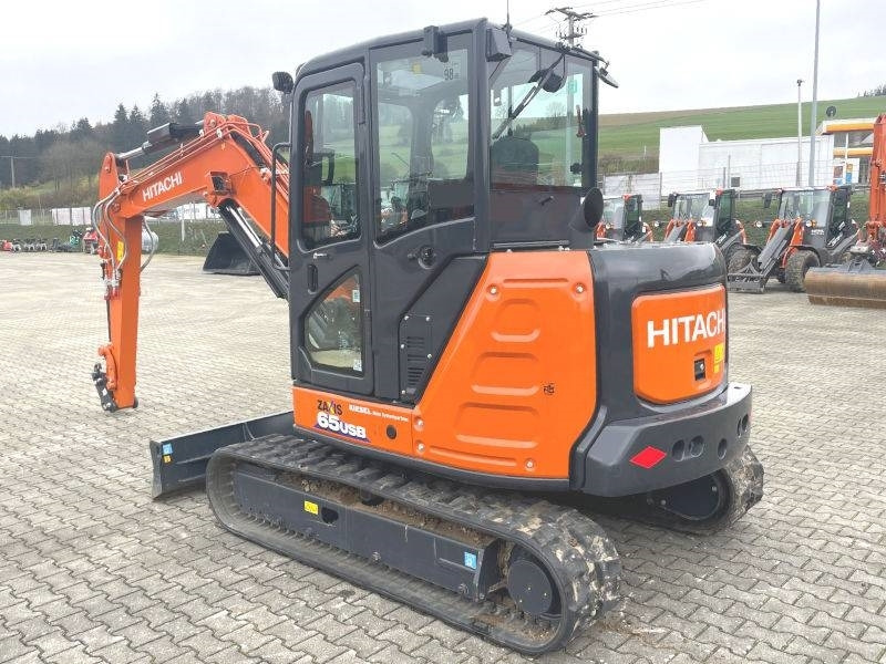 Hitachi ZX 65 USB-6 - Minikotró: 3 kép. Hitachi ZX 65 USB-6 - Minikotró: 3 kép.