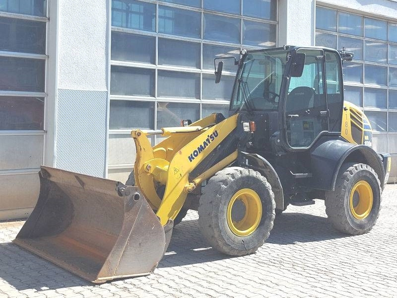 Komatsu WA 100 M-7 - Mini homlokrakodó: 2 kép. Komatsu WA 100 M-7 - Mini homlokrakodó: 2 kép.