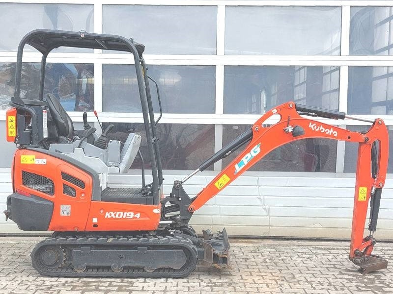 Kubota KX019-4 LPG - Minikotró: 5 kép. Kubota KX019-4 LPG - Minikotró: 5 kép.