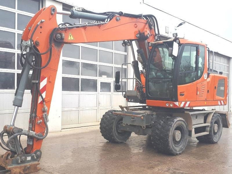 Liebherr A 916 - Gumikerekes kotró: 2 kép. Liebherr A 916 - Gumikerekes kotró: 2 kép.