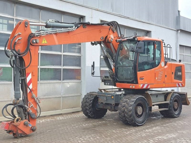 Liebherr A 916 - Gumikerekes kotró: 2 kép. Liebherr A 916 - Gumikerekes kotró: 2 kép.