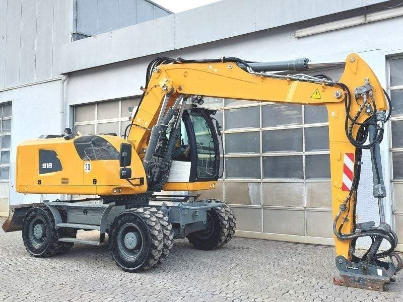 Liebherr A 918 - Gumikerekes kotró: 4 kép. Liebherr A 918 - Gumikerekes kotró: 4 kép.
