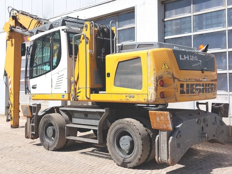 Liebherr LH 24 - Hulladék kotró: 3 kép. Liebherr LH 24 - Hulladék kotró: 3 kép.