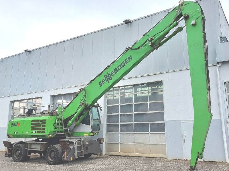 Sennebogen 830 E - Hulladék kotró: 4 kép. Sennebogen 830 E - Hulladék kotró: 4 kép.