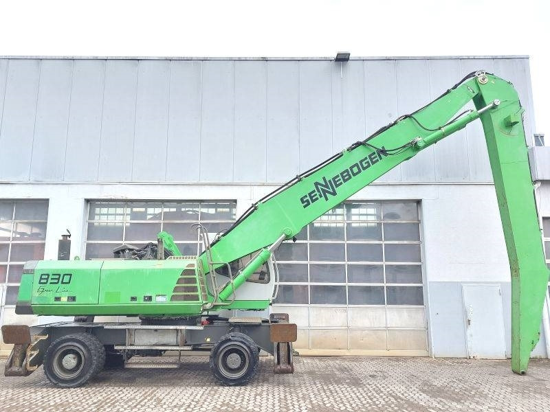 Sennebogen 830 - Hulladék kotró: 5 kép. Sennebogen 830 - Hulladék kotró: 5 kép.