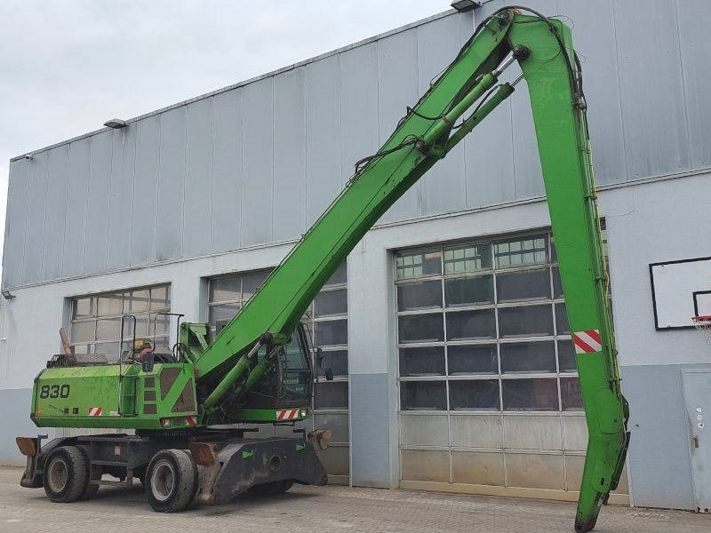 Sennebogen 830 - Hulladék kotró: 4 kép. Sennebogen 830 - Hulladék kotró: 4 kép.