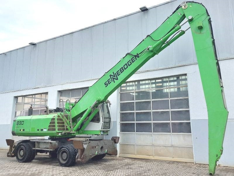 Sennebogen 830 - Hulladék kotró: 4 kép. Sennebogen 830 - Hulladék kotró: 4 kép.