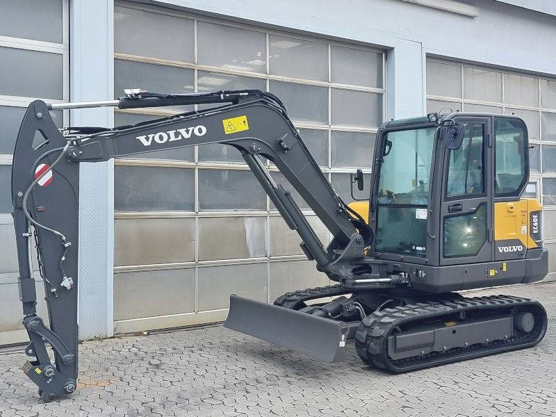 Volvo EC 60 E - Minikotró: 2 kép. Volvo EC 60 E - Minikotró: 2 kép.