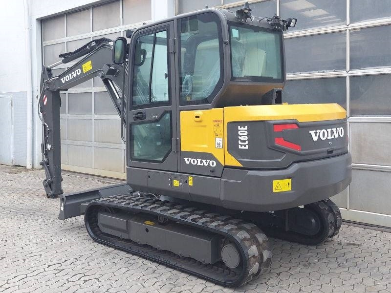 Volvo EC 60 E - Minikotró: 2 kép. Volvo EC 60 E - Minikotró: 2 kép.