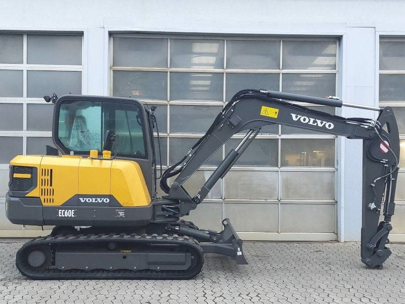 Volvo EC 60 E - Minikotró: 5 kép. Volvo EC 60 E - Minikotró: 5 kép.