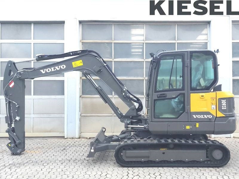 Volvo EC 60 E - Minikotró: 1 kép. Volvo EC 60 E - Minikotró: 1 kép.