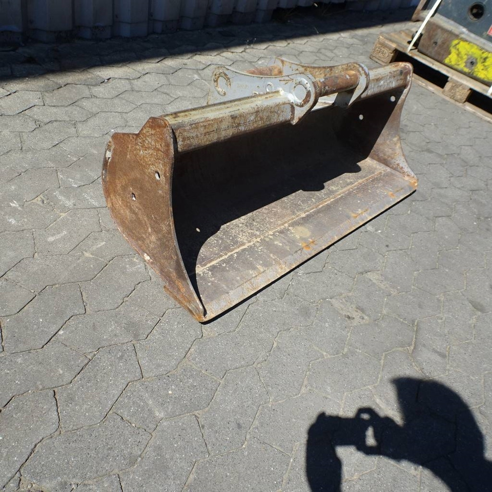 Winkelbauer Grabenräumlöffel starr 1200mm - Kotró kanál: 1 kép. Winkelbauer Grabenräumlöffel starr 1200mm - Kotró kanál: 1 kép.