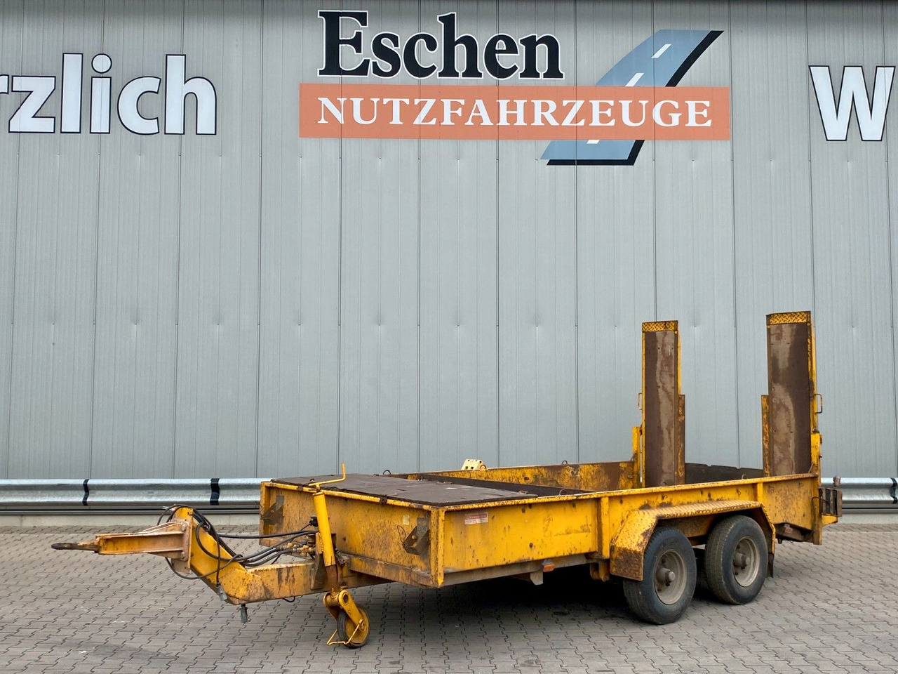 Blomenröhr Anhänger Tieflader | Ladehöhe: ca. 600mm*Blatt - Pótkocsi mélybölcsős: 1 kép. Blomenröhr Anhänger Tieflader | Ladehöhe: ca. 600mm*Blatt - Pótkocsi mélybölcsős: 1 kép.