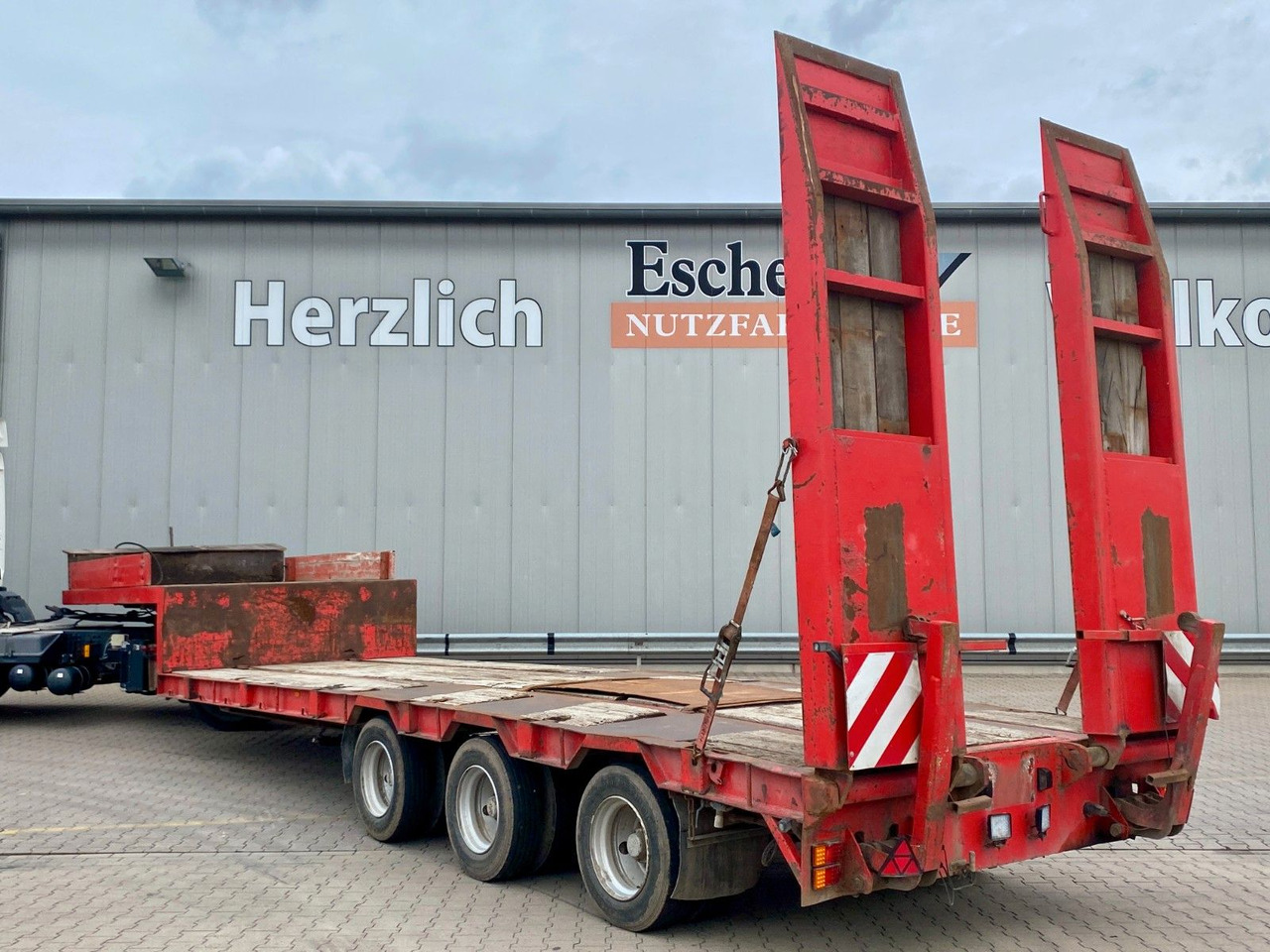 Bunge Tieflader| HU bis 02/2026*hydr. Rampen*Blatt*SAF - Félpótkocsi mélybölcsős: 3 kép. Bunge Tieflader| HU bis 02/2026*hydr. Rampen*Blatt*SAF - Félpótkocsi mélybölcsős: 3 kép.