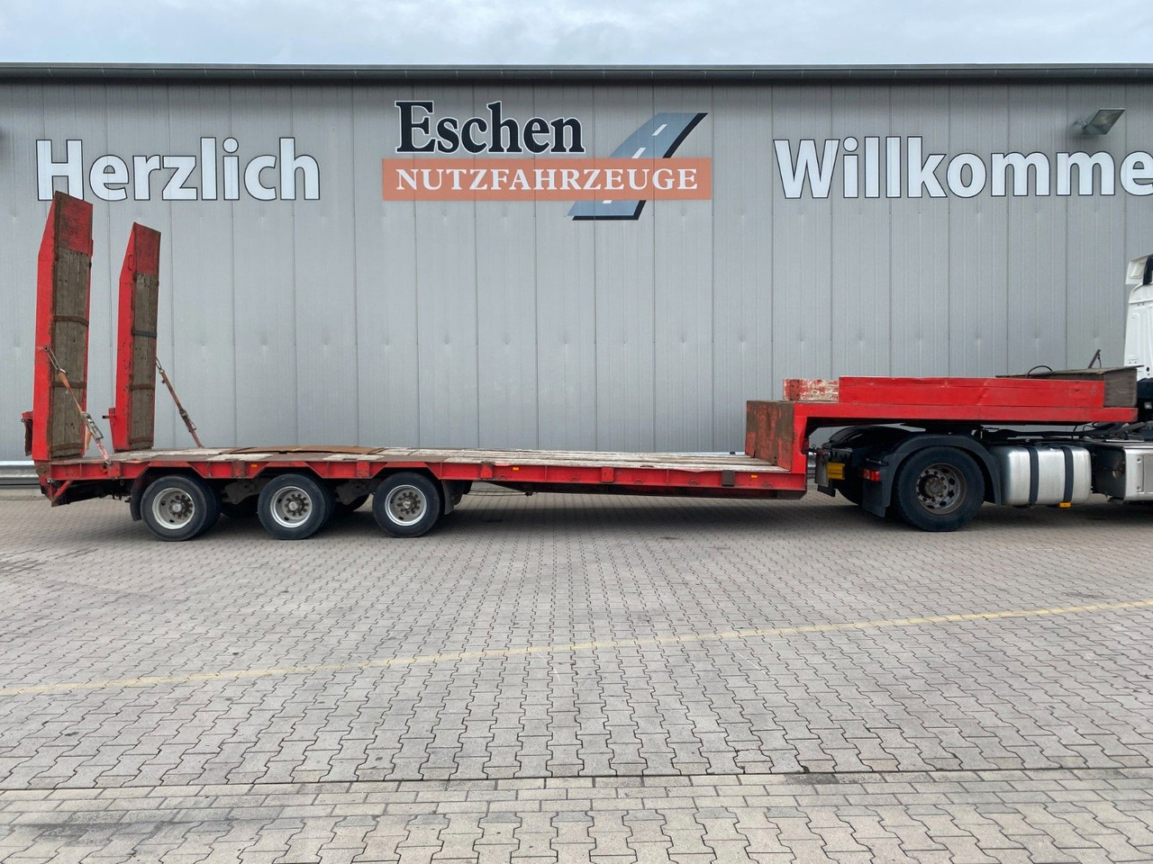 Bunge Tieflader| HU bis 02/2026*hydr. Rampen*Blatt*SAF - Félpótkocsi mélybölcsős: 5 kép. Bunge Tieflader| HU bis 02/2026*hydr. Rampen*Blatt*SAF - Félpótkocsi mélybölcsős: 5 kép.