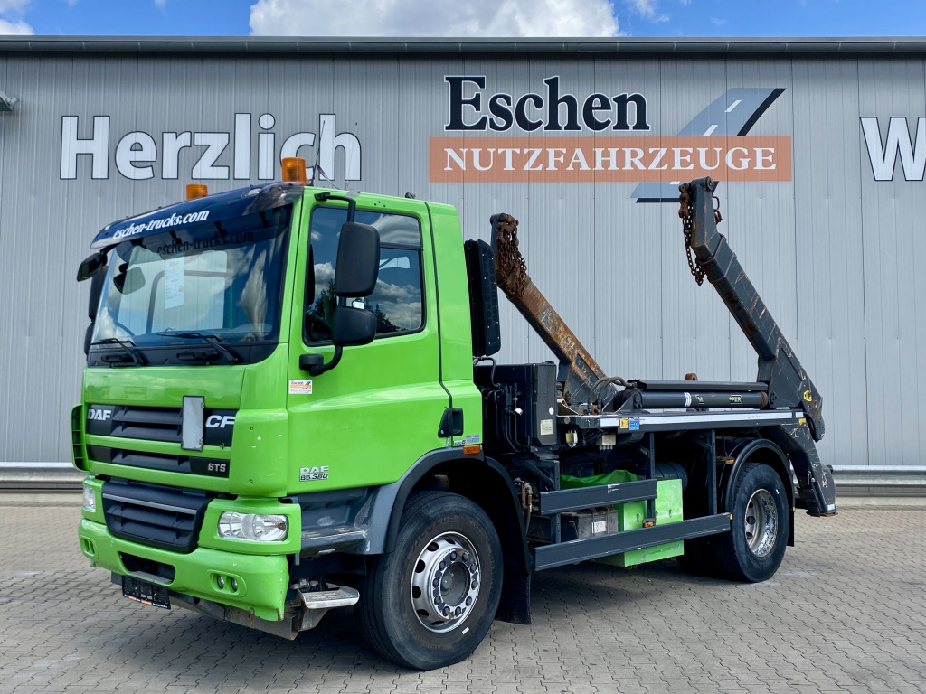 DAF CF 85.360 - Konténerszállító: 2 kép. DAF CF 85.360 - Konténerszállító: 2 kép.