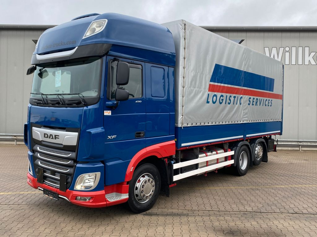 DAF XF 430 SSC | Skylights*Navi*Standklima*AHK*Lift - Ponyvás teherautó: 1 kép. DAF XF 430 SSC | Skylights*Navi*Standklima*AHK*Lift - Ponyvás teherautó: 1 kép.