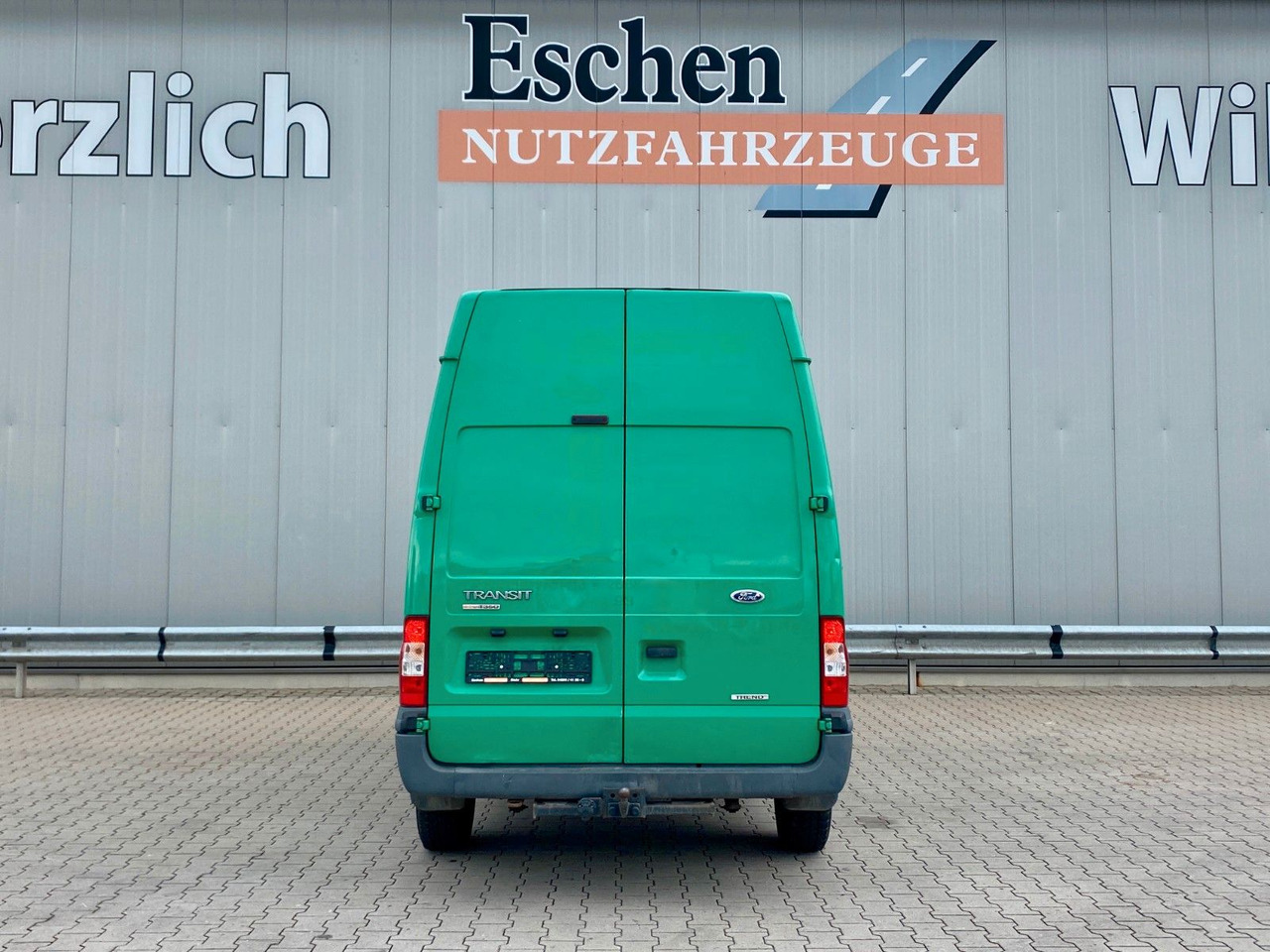Ford 140 T 350 | Sortimo-Regal*AHK*3x Sitze*Klima - Kisbusz: 4 kép. Ford 140 T 350 | Sortimo-Regal*AHK*3x Sitze*Klima - Kisbusz: 4 kép.