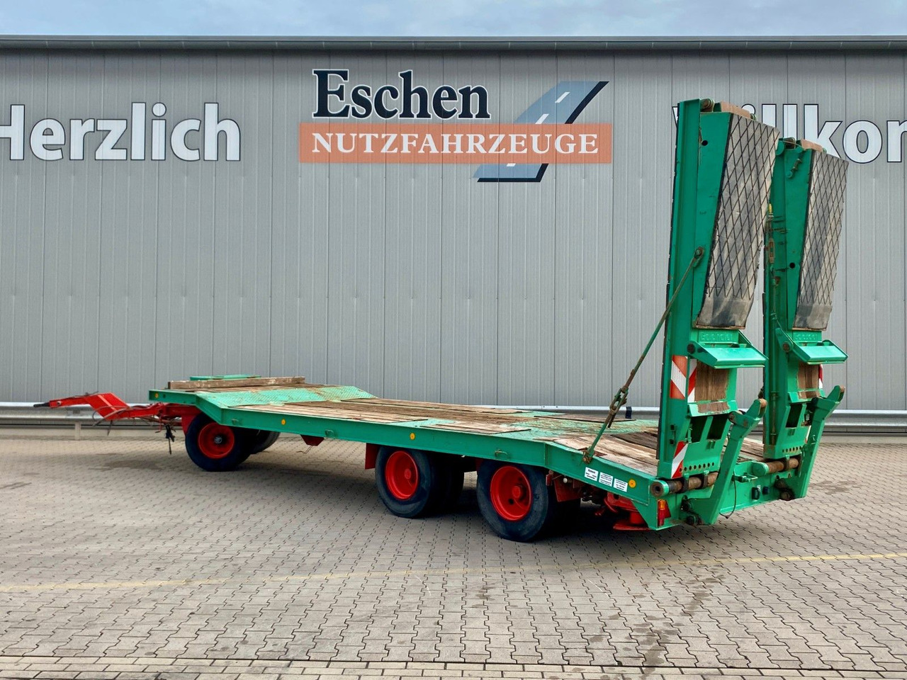 Goldhofer TU3-24/80 Tieflader*Wechselzugauge*Trommelbremse - Pótkocsi mélybölcsős: 3 kép. Goldhofer TU3-24/80 Tieflader*Wechselzugauge*Trommelbremse - Pótkocsi mélybölcsős: 3 kép.