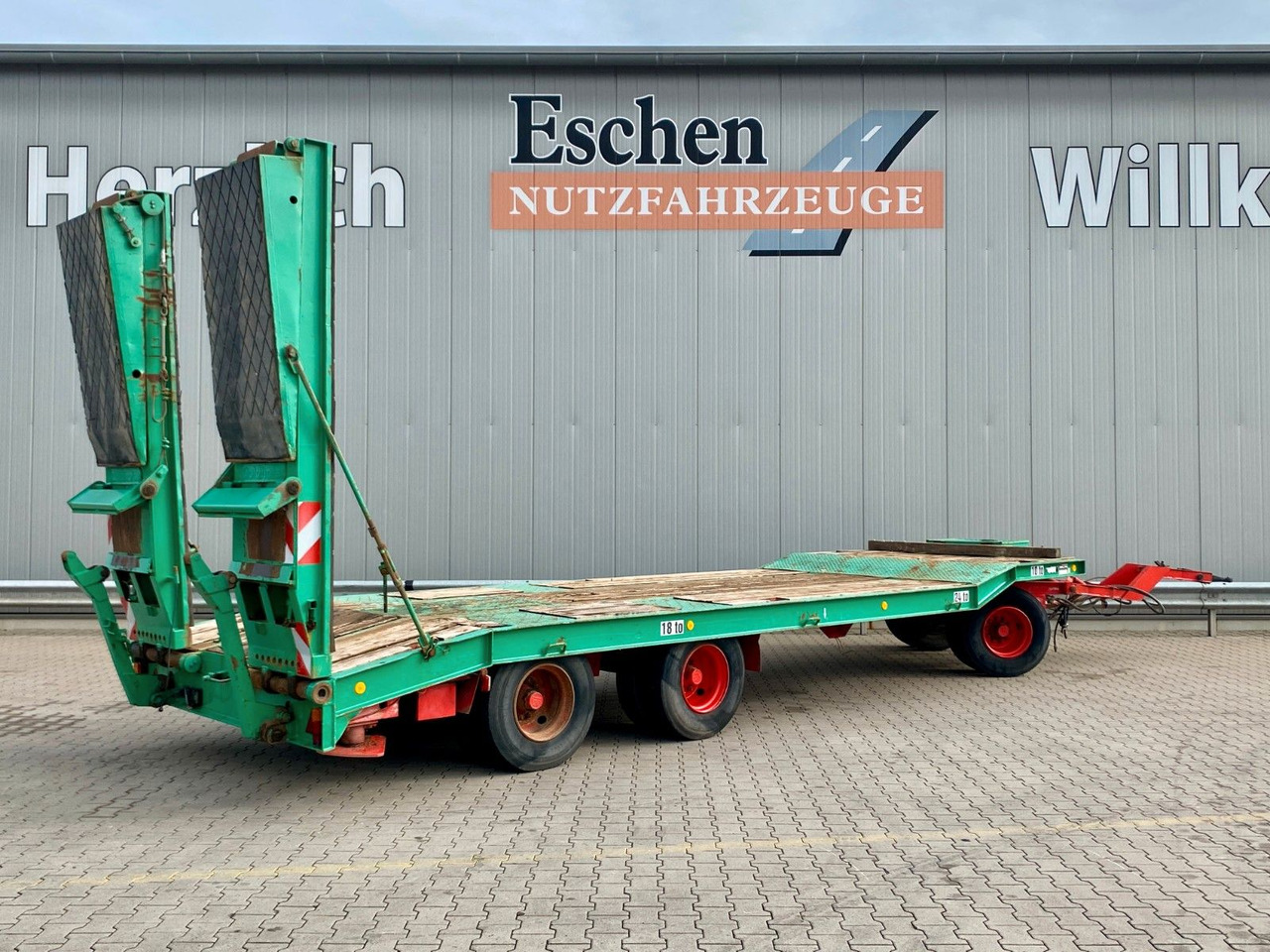 Goldhofer TU3-24/80 Tieflader*Wechselzugauge*Trommelbremse - Pótkocsi mélybölcsős: 4 kép. Goldhofer TU3-24/80 Tieflader*Wechselzugauge*Trommelbremse - Pótkocsi mélybölcsős: 4 kép.