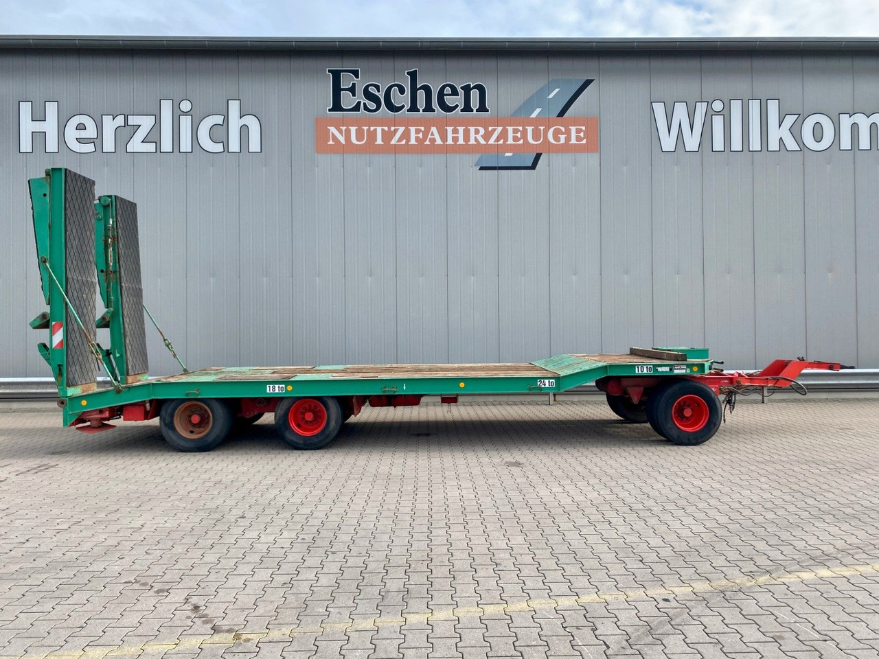 Goldhofer TU3-24/80 Tieflader*Wechselzugauge*Trommelbremse - Pótkocsi mélybölcsős: 5 kép. Goldhofer TU3-24/80 Tieflader*Wechselzugauge*Trommelbremse - Pótkocsi mélybölcsős: 5 kép.