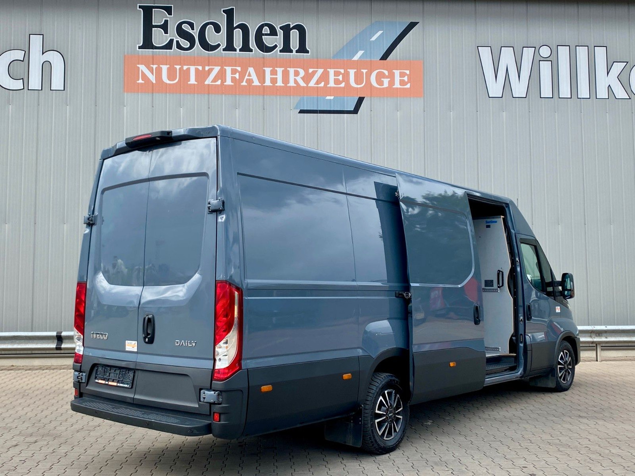 Iveco 35 S 16 Daily | Schiebetür*Kamera*Navi*AC*1.Hand - Furgon: 5 kép. Iveco 35 S 16 Daily | Schiebetür*Kamera*Navi*AC*1.Hand - Furgon: 5 kép.