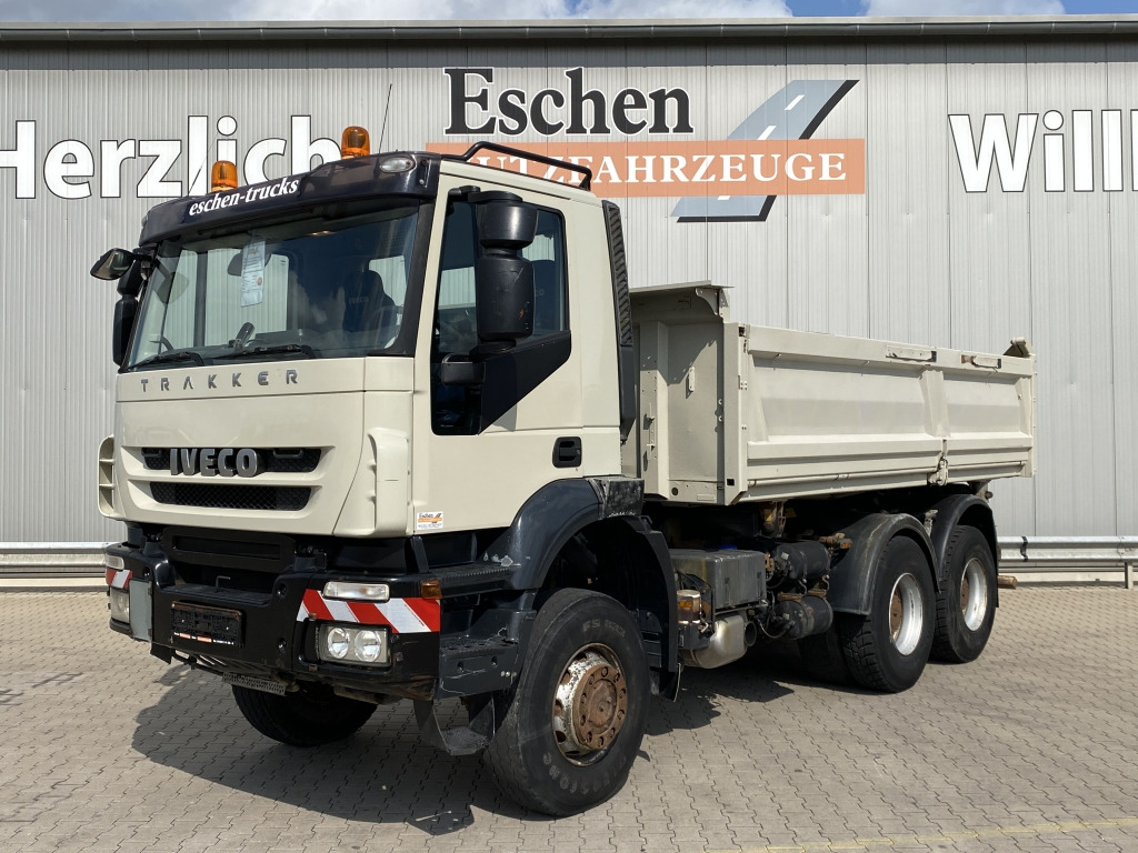Iveco 410 6x6 - Billenőplatós teherautó: 2 kép. Iveco 410 6x6 - Billenőplatós teherautó: 2 kép.
