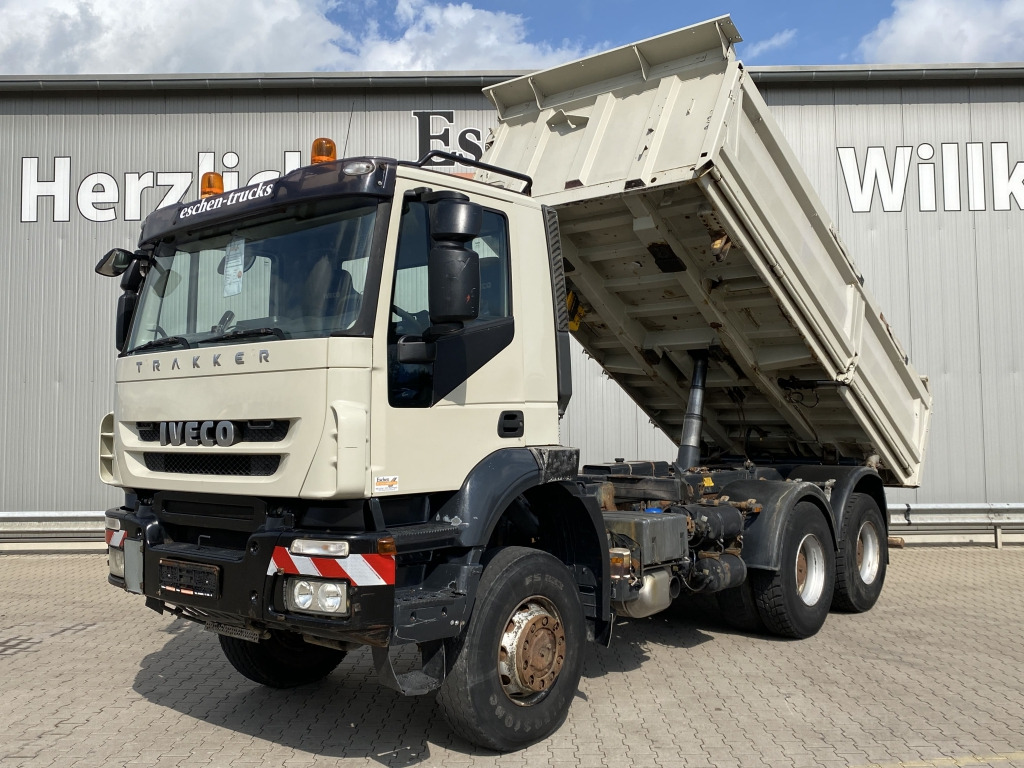 Iveco 410 6x6 - Billenőplatós teherautó: 1 kép. Iveco 410 6x6 - Billenőplatós teherautó: 1 kép.