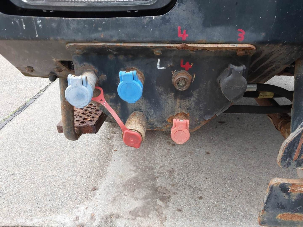 MAN LE 8.220 4x4 / Kran - Billenőplatós teherautó, Darus autó: 3 kép. MAN LE 8.220 4x4 / Kran - Billenőplatós teherautó, Darus autó: 3 kép.