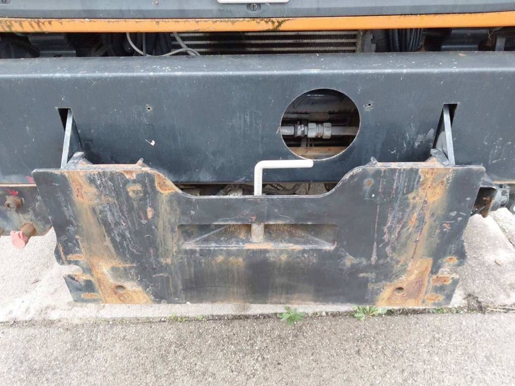 MAN LE 8.220 4x4 / Kran - Billenőplatós teherautó, Darus autó: 2 kép. MAN LE 8.220 4x4 / Kran - Billenőplatós teherautó, Darus autó: 2 kép.