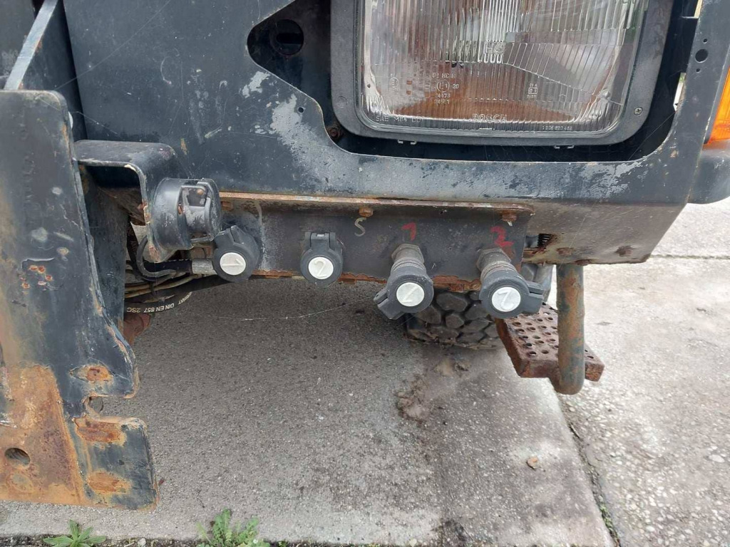 MAN LE 8.220 4x4 / Kran - Billenőplatós teherautó, Darus autó: 4 kép. MAN LE 8.220 4x4 / Kran - Billenőplatós teherautó, Darus autó: 4 kép.