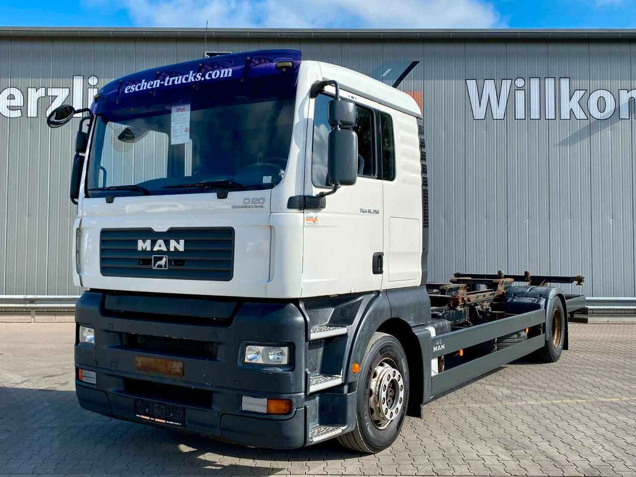 MAN TGA 18.350 LL Fahrschule*Driving school*5 Sitze MAN TGA 18.350 LL Fahrschule*Driving school*5 Sitze - Cserefelépítményes teherautó: 1 kép. MAN TGA 18.350 LL Fahrschule*Driving school*5 Sitze MAN TGA 18.350 LL Fahrschule*Driving school*5 Sitze - Cserefelépítményes teherautó: 1 kép.