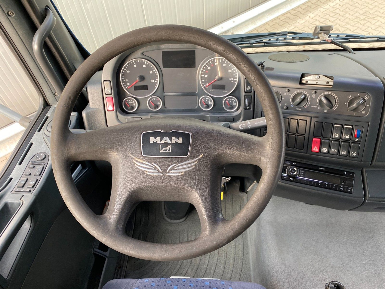 MAN TGA 18.360 4x4H BL Hiab Kran*Dautel Kipper*Klima MAN TGA 18.360 4x4H BL Hiab Kran*Dautel Kipper*Klima lízing MAN TGA 18.360 4x4H BL Hiab Kran*Dautel Kipper*Klima MAN TGA 18.360 4x4H BL Hiab Kran*Dautel Kipper*Klima: 17 kép.