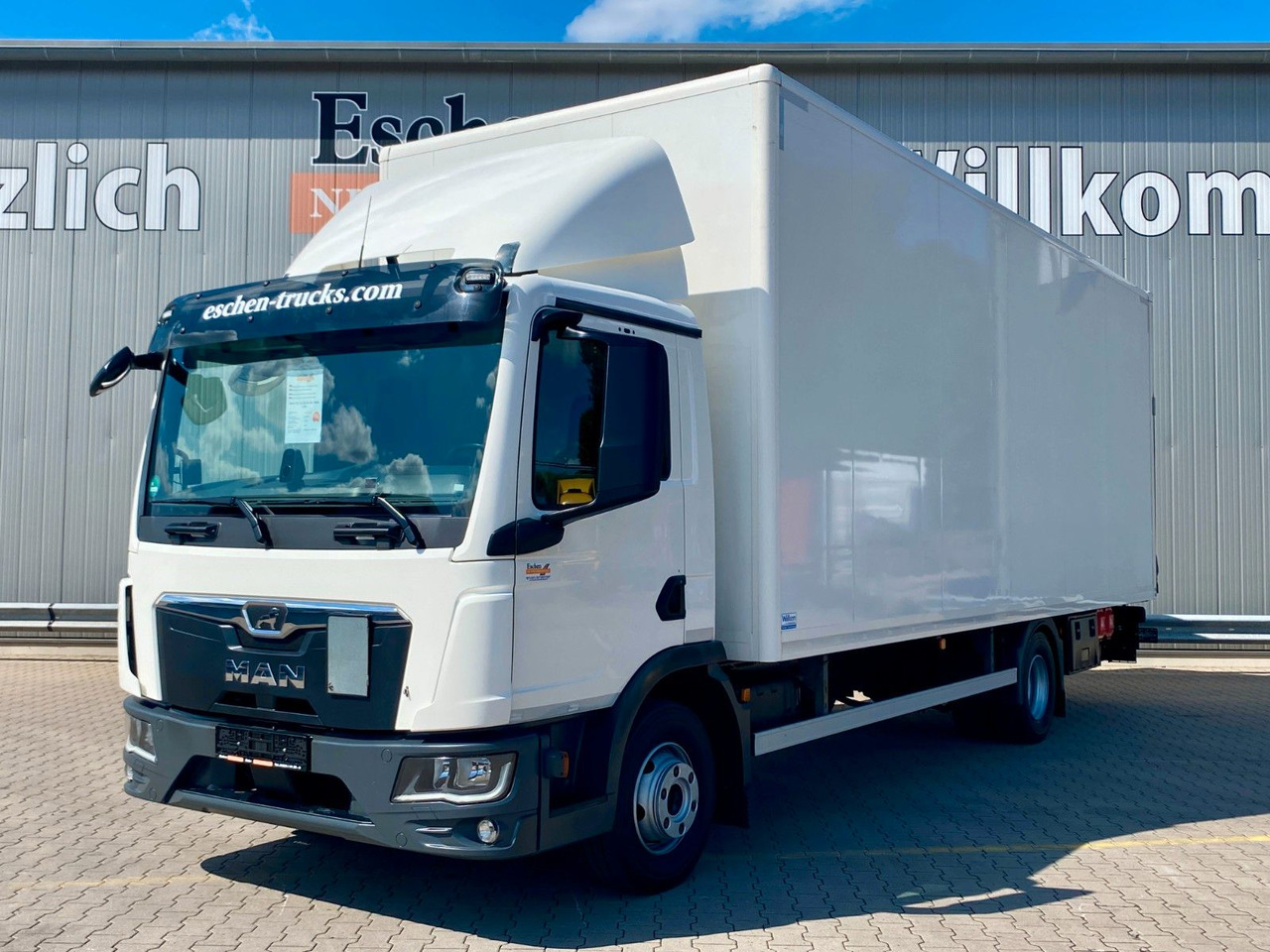 MAN TGL 12.220 Automatik*LBW*HU+BremseNEU*Navi*Kamer - Dobozos felépítményű teherautó: 1 kép. MAN TGL 12.220 Automatik*LBW*HU+BremseNEU*Navi*Kamer - Dobozos felépítményű teherautó: 1 kép.