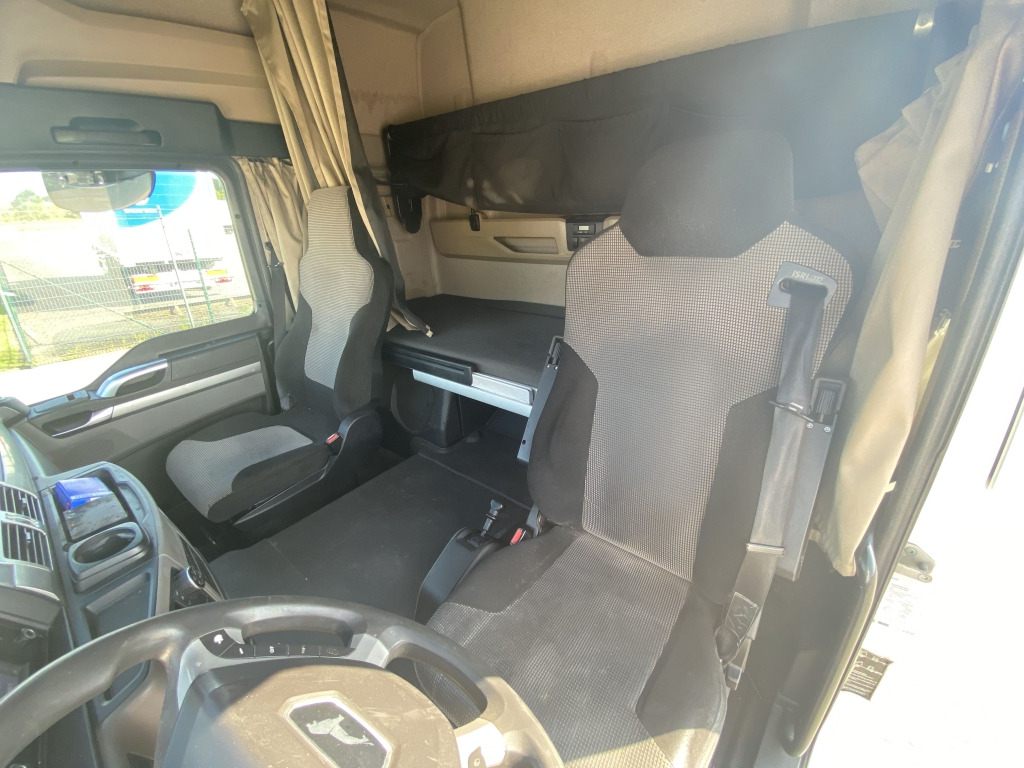 Ponyvás teherautó MAN TGL 12.250 4x2 BL: 6 kép. Ponyvás teherautó MAN TGL 12.250 4x2 BL: 6 kép.