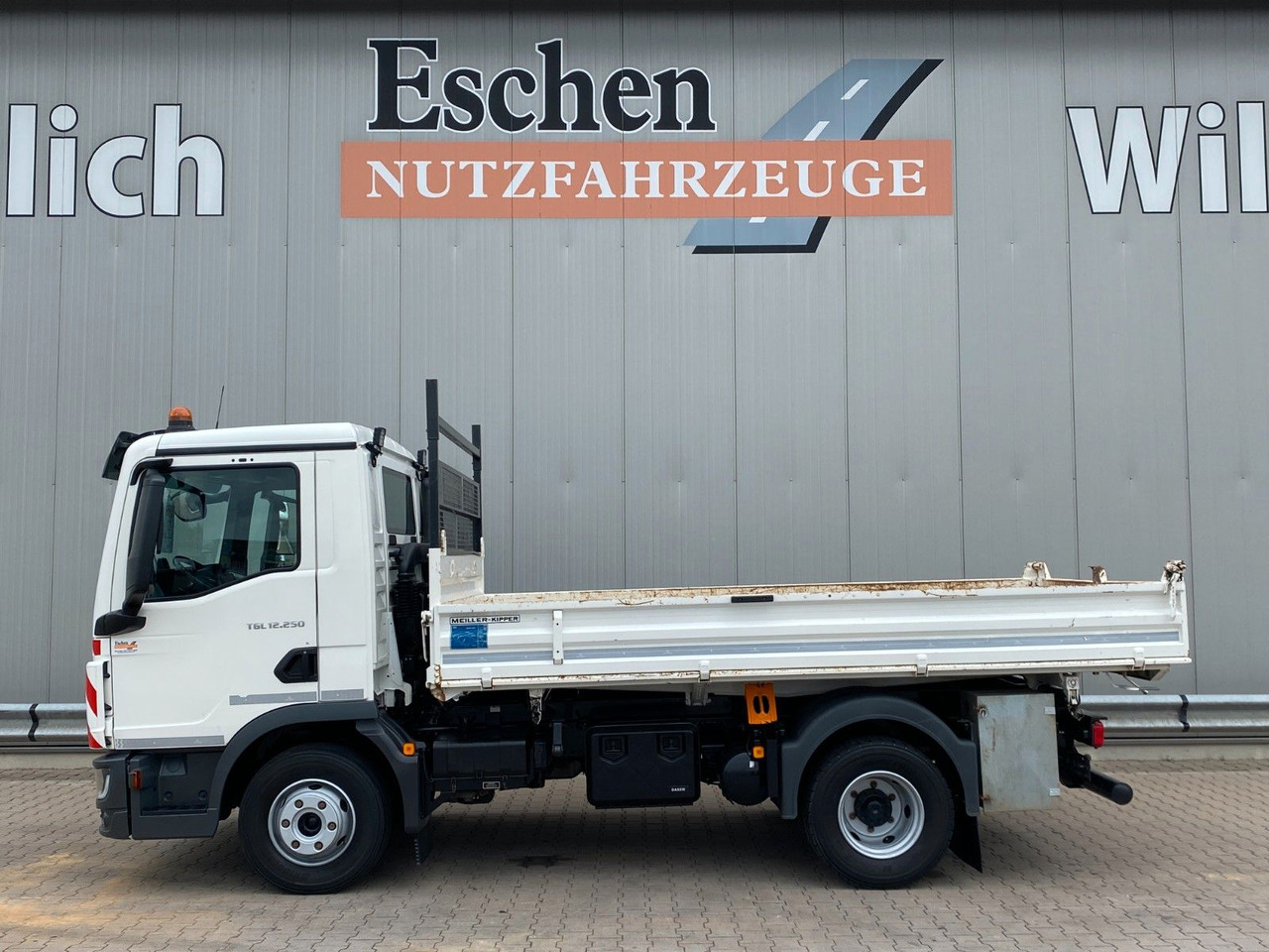 MAN TGL 12.250 | MEILLER*3x Sitze*Navi*2x AHK*Blatt - Billenőplatós teherautó: 3 kép. MAN TGL 12.250 | MEILLER*3x Sitze*Navi*2x AHK*Blatt - Billenőplatós teherautó: 3 kép.