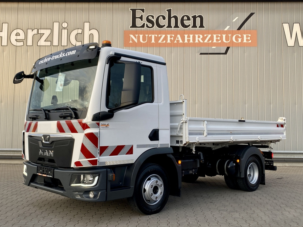 MAN TGL 8.220 4x2 BB - Billenőplatós teherautó: 2 kép. MAN TGL 8.220 4x2 BB - Billenőplatós teherautó: 2 kép.