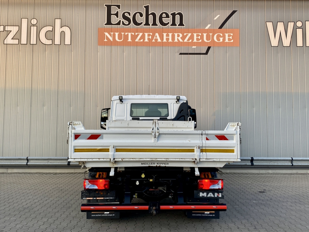 MAN TGL 8.220 4x2 BB - Billenőplatós teherautó: 5 kép. MAN TGL 8.220 4x2 BB - Billenőplatós teherautó: 5 kép.