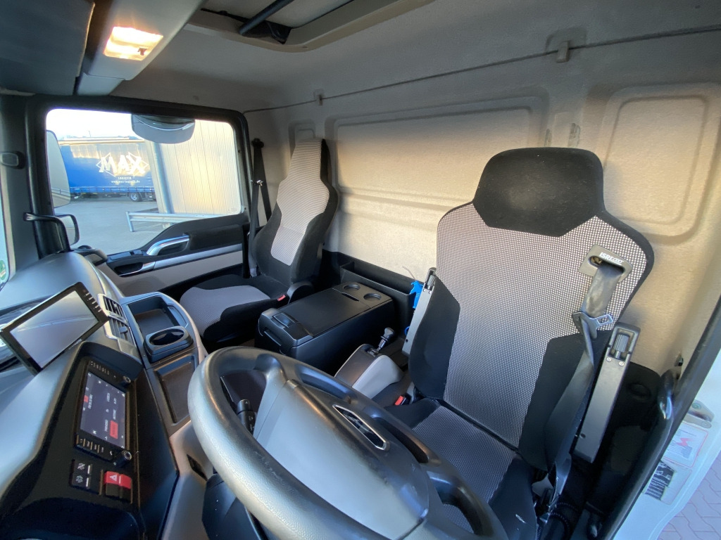 MAN TGM 12.290 4x2 BL / Palfinger LBW - Dobozos felépítményű teherautó: 5 kép. MAN TGM 12.290 4x2 BL / Palfinger LBW - Dobozos felépítményű teherautó: 5 kép.