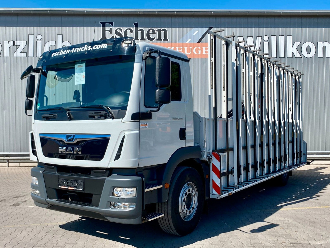 MAN TGM 18.290| Glas/HEGLA*PK12002*Funk*3x Sitze*AHK - Platós teherautó, Darus autó: 1 kép. MAN TGM 18.290| Glas/HEGLA*PK12002*Funk*3x Sitze*AHK - Platós teherautó, Darus autó: 1 kép.
