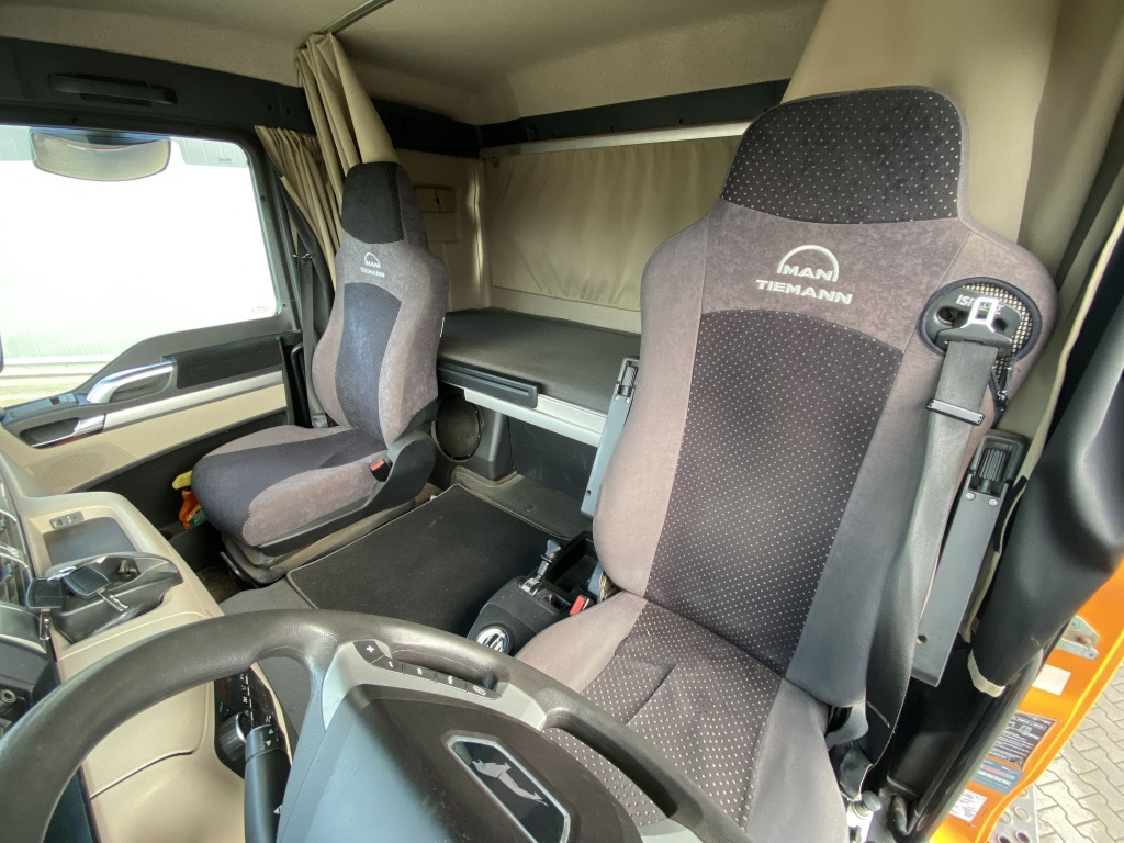 MAN TGS 26.460 6x6 H BL - Billenőplatós teherautó: 3 kép. MAN TGS 26.460 6x6 H BL - Billenőplatós teherautó: 3 kép.