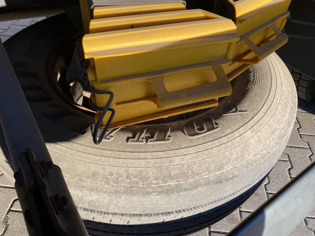 MAN TGX 26.400 6x2-2 LL / MBB-LBW - Dobozos felépítményű teherautó: 4 kép. MAN TGX 26.400 6x2-2 LL / MBB-LBW - Dobozos felépítményű teherautó: 4 kép.