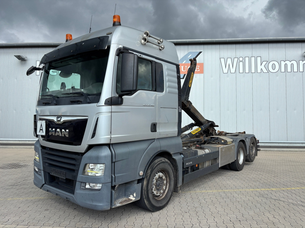 MAN TGX 26.460 / 6x2-4 BL - Horgos rakodó teherautó: 2 kép. MAN TGX 26.460 / 6x2-4 BL - Horgos rakodó teherautó: 2 kép.