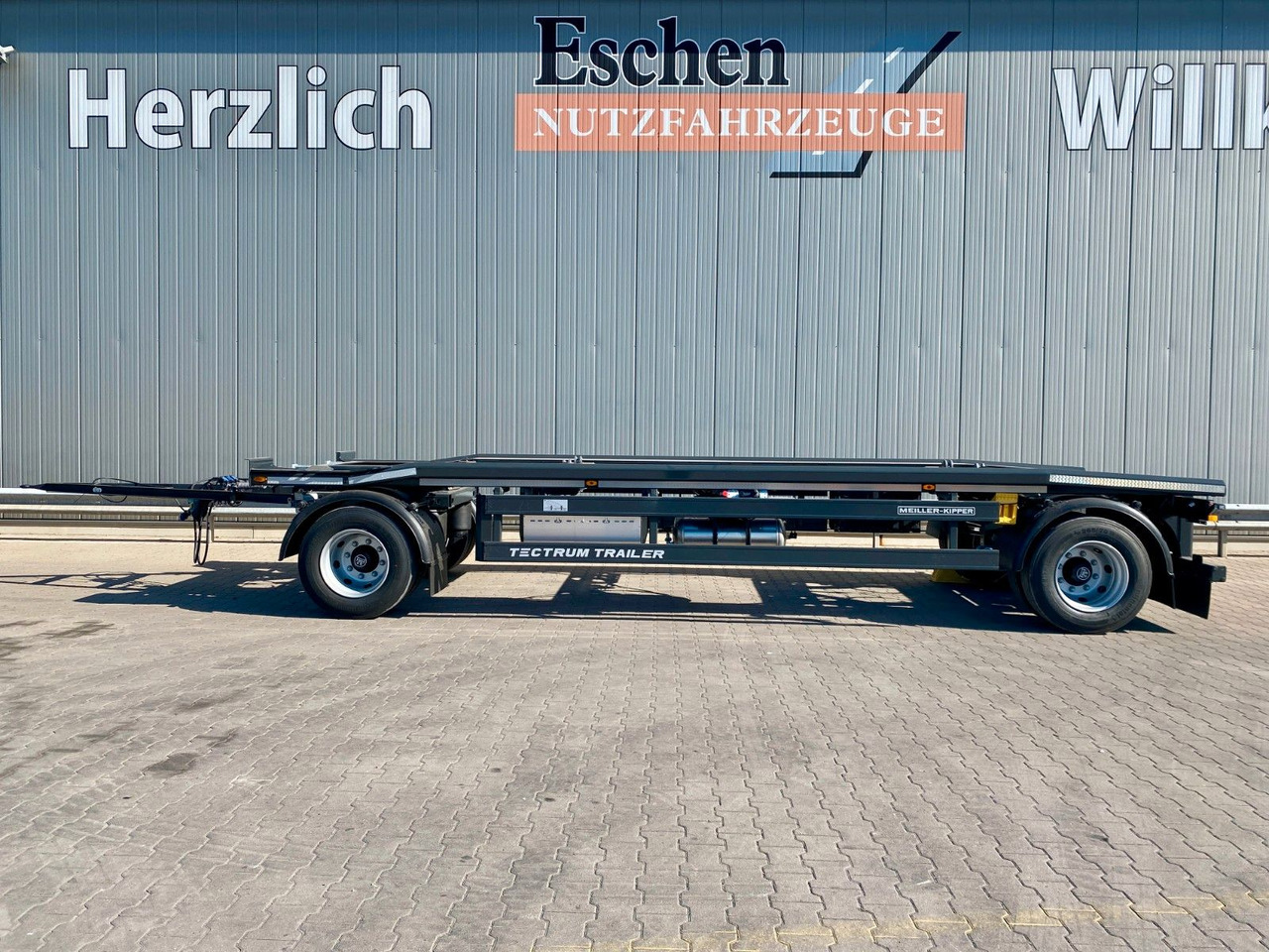 Meiller MG 18 ZO 5,4 NEU*Rückfahrkamera*Werkzeugkasten Meiller MG 18 ZO 5,4 | NEU*Rückfahrkamera*Werkzeugkasten - Multiliftes/ Konténerszállító pótkocsi: 2 kép. Meiller MG 18 ZO 5,4 NEU*Rückfahrkamera*Werkzeugkasten Meiller MG 18 ZO 5,4 | NEU*Rückfahrkamera*Werkzeugkasten - Multiliftes/ Konténerszállító pótkocsi: 2 kép.