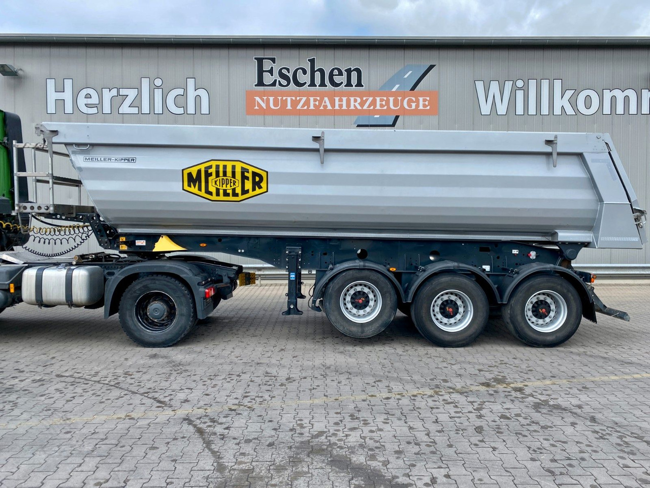 Meiller MHPS 44.3-N I 25m³ Stahl*Luft/Lift*Plane*SAF - Félpótkocsi billenőplatós: 2 kép. Meiller MHPS 44.3-N I 25m³ Stahl*Luft/Lift*Plane*SAF - Félpótkocsi billenőplatós: 2 kép.