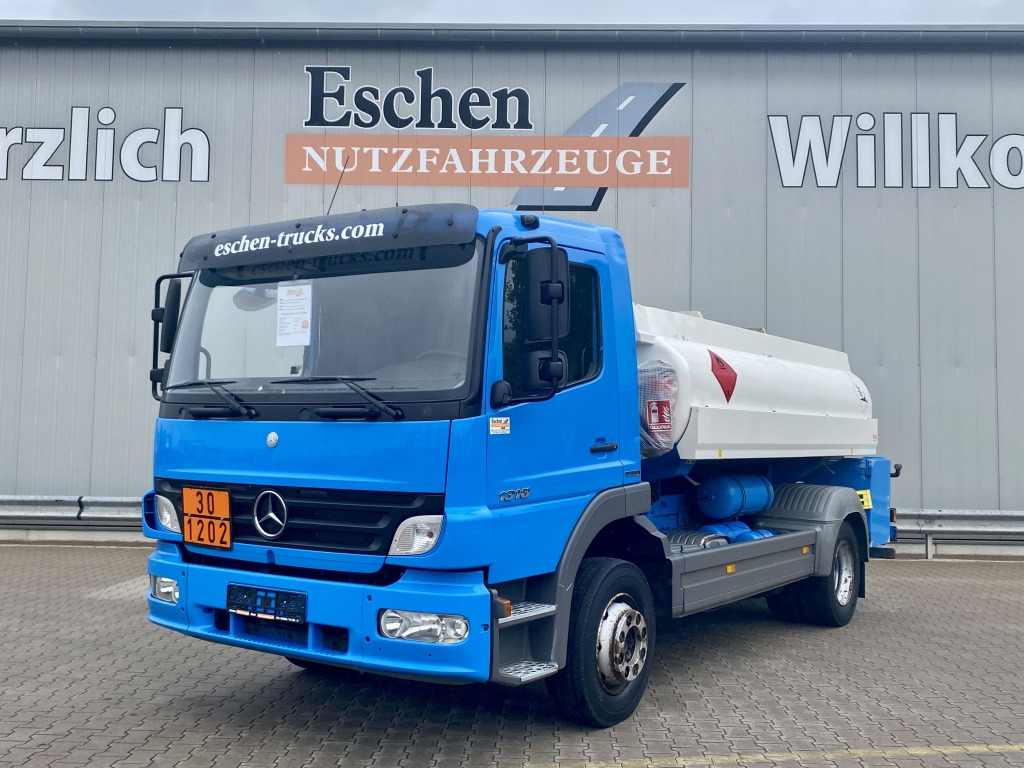 Mercedes-Benz 1318 L Atego - Tartályos teherautó: 1 kép. Mercedes-Benz 1318 L Atego - Tartályos teherautó: 1 kép.